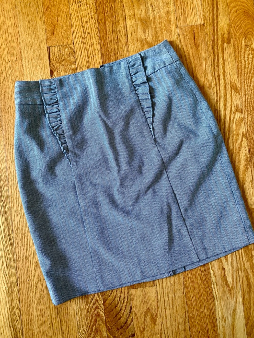 Banana Republic Women’s Petite Gray Ruffle-Trim Pencil Skirt
